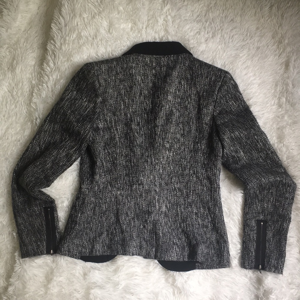 ⚡️SALE⚡️H&M tuxedo blazer with wrist zip - Picture 2 of 3
